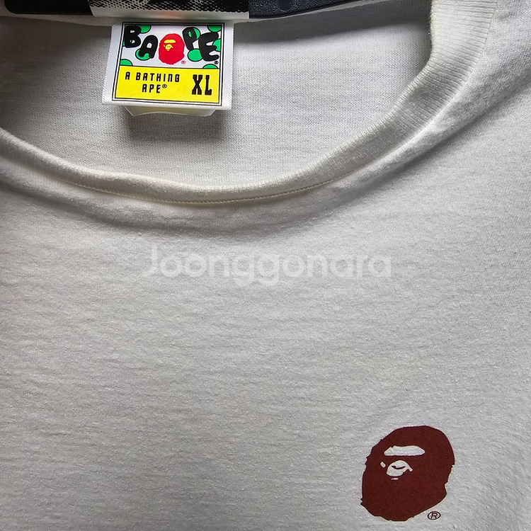 베이프 반팔 화이트 판매합니다--1