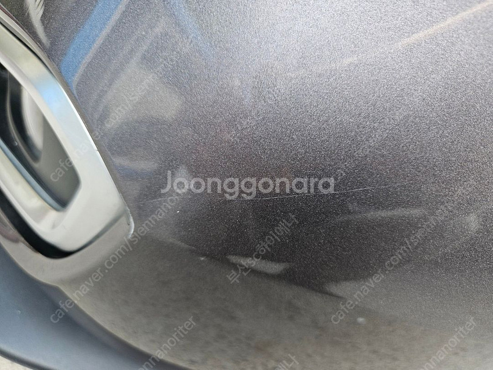 21년 시에나 하이브리드 앞범퍼 팝니다.--2