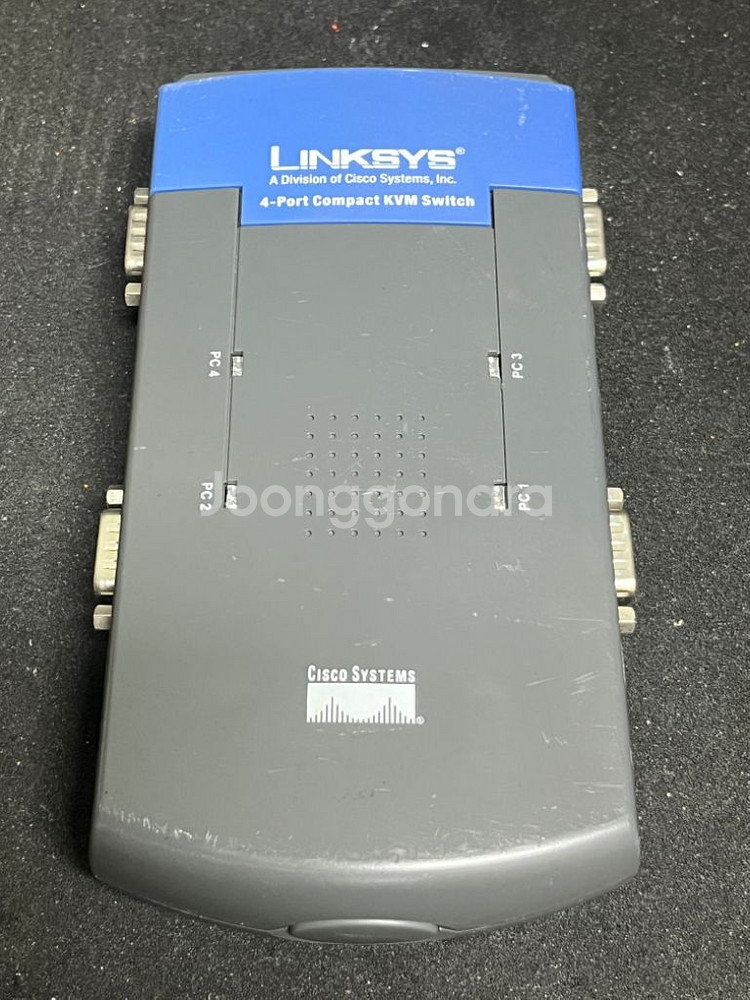 LINKSYS 4-Port KVM Switch--1