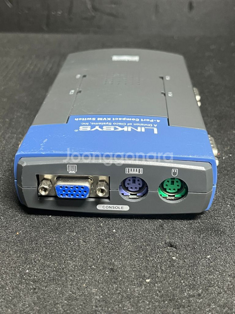 LINKSYS 4-Port KVM Switch--3