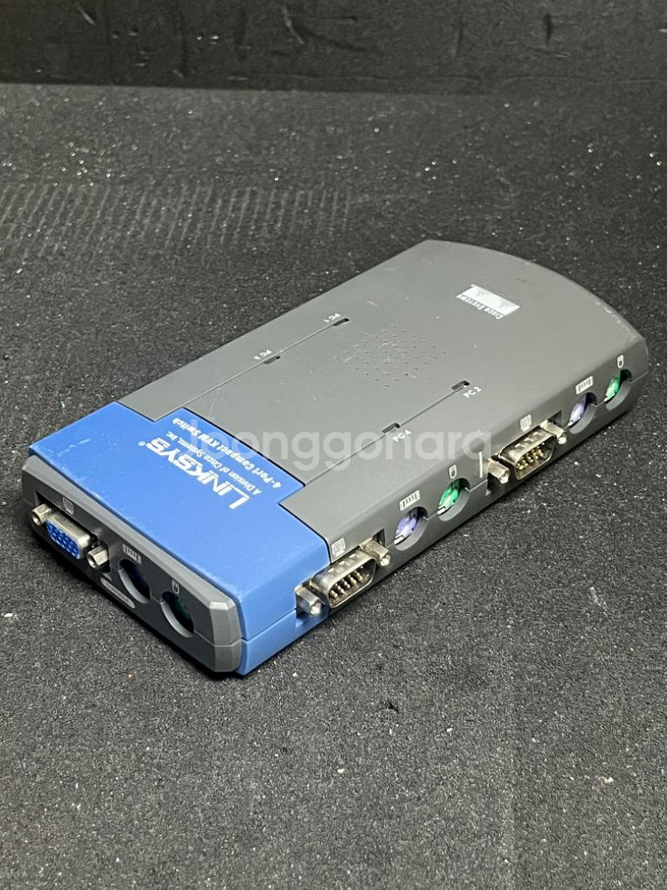 LINKSYS 4-Port KVM Switch--2