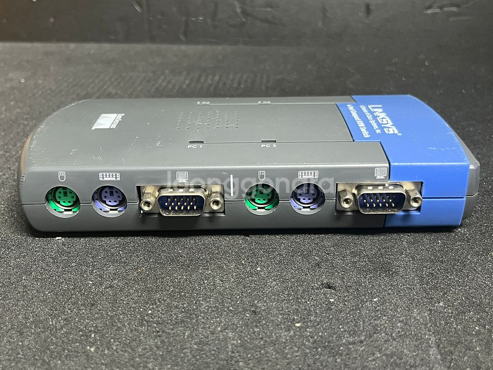 LINKSYS 4-Port KVM Switch--5