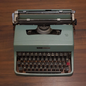 빈티지 olivetti lattera32 타자기