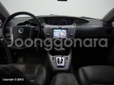 @13년식 코란도 투리스모 2.0 2WD 11인승 G--5