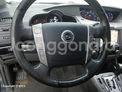 @13년식 코란도 투리스모 2.0 2WD 11인승 G--7