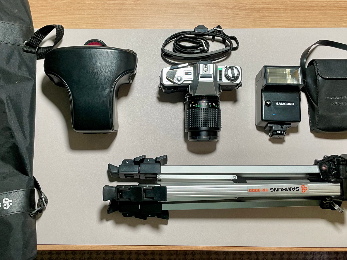 미놀타 필름 카메라 X-300, 렌즈, 플래쉬, 삼각대