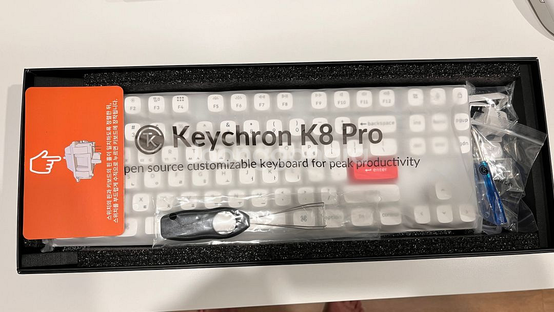 키크론 K8 PRO SE 화이트 저소음적축 판매합니다--1