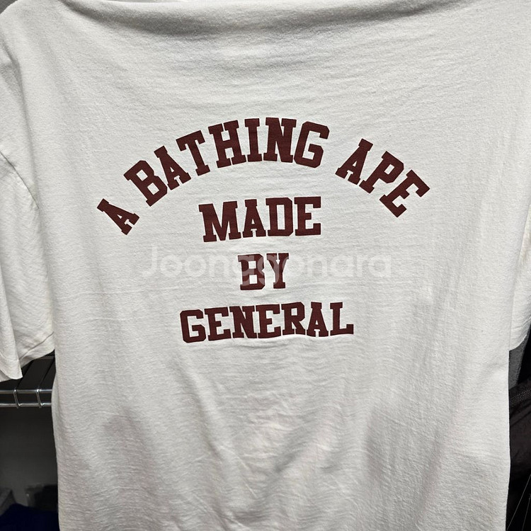 베이프 반팔 화이트 판매합니다--2