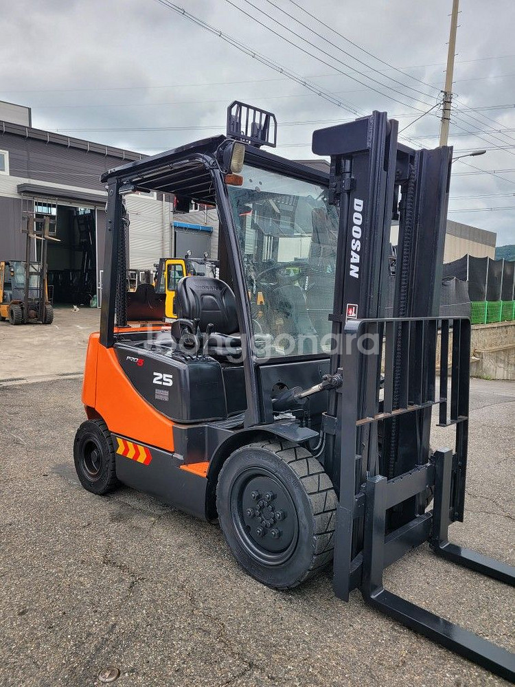 두산 D25S-5중고지게차--3