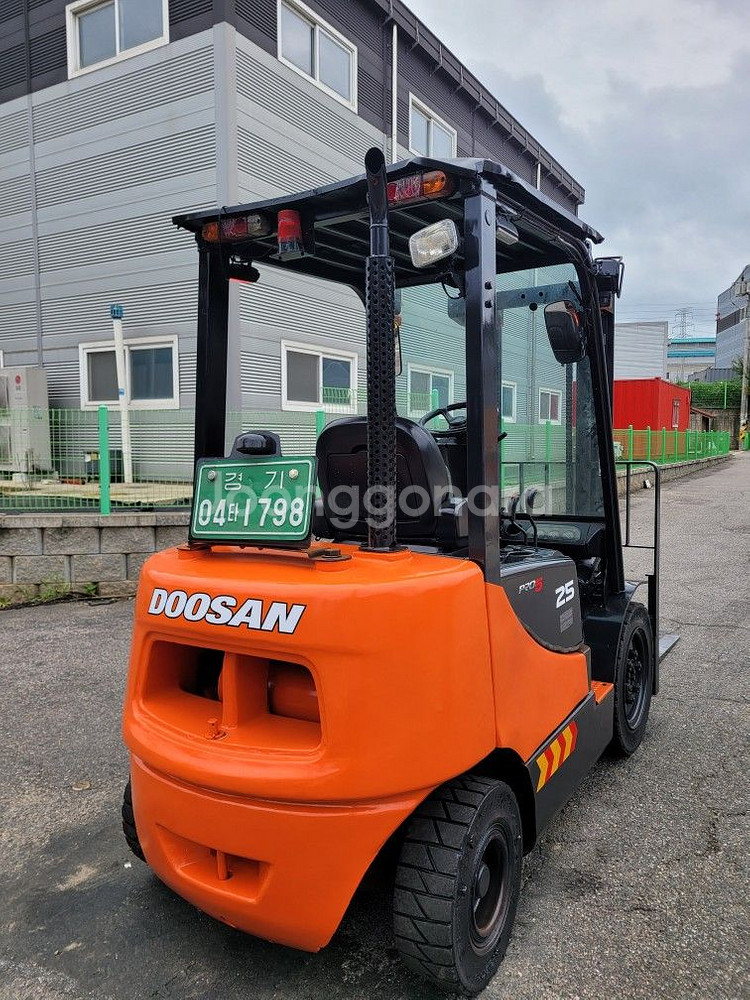 두산 D25S-5중고지게차--5