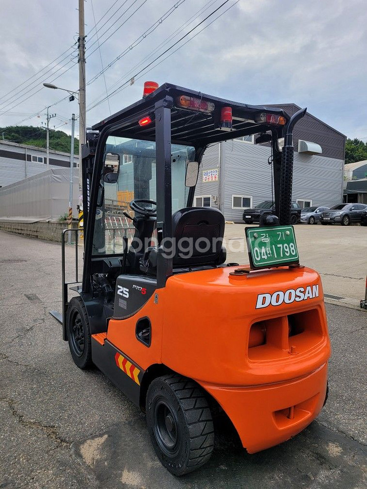 두산 D25S-5중고지게차--7