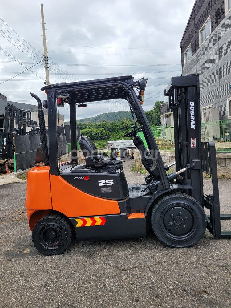 두산 D25S-5중고지게차--4