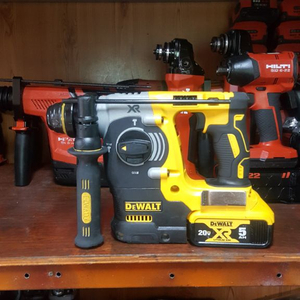 디월트충전함마드릴DCH273.최상급.2023사진그대로