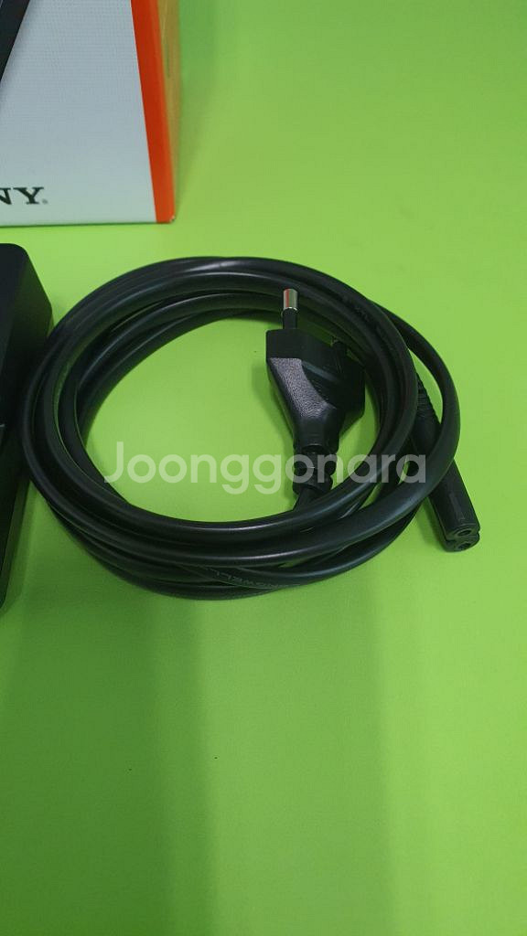 소니 풀프레임 카메라 배터리 충전기--2