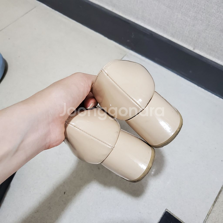 에나멜베이지둥근코구두 5cm 240 누드톤 유광미들힐--3
