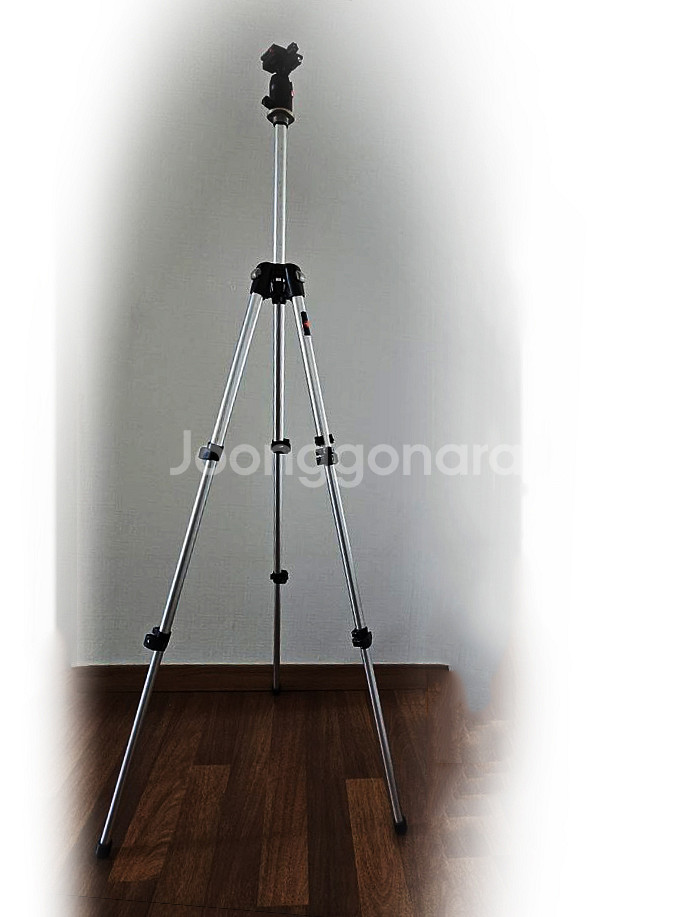 맨프로토(manfrotto)정품 삼각대 팝니다.--1