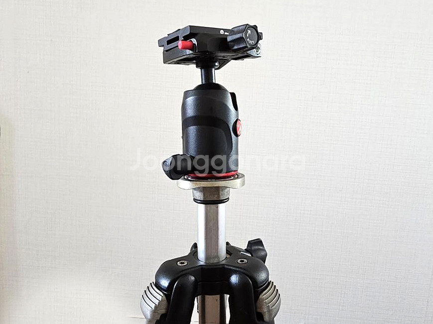 맨프로토(manfrotto)정품 삼각대 팝니다.--2