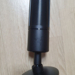 RAZER SEIREN X 마이크 팝니다.