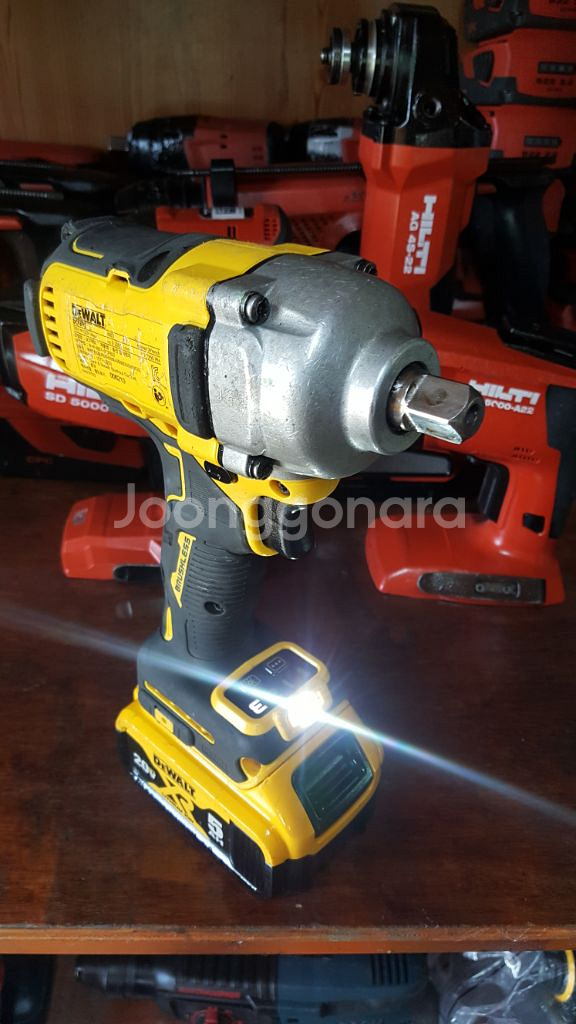 디월트미드토크임팩렌치DCF892 3단속도조절 최상급--9