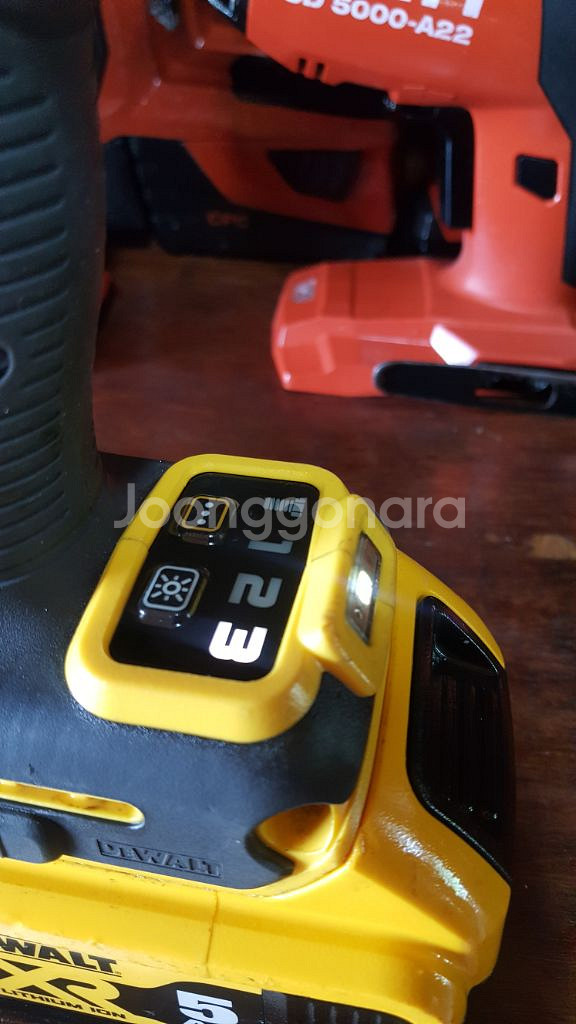 디월트미드토크임팩렌치DCF892 3단속도조절 최상급--7