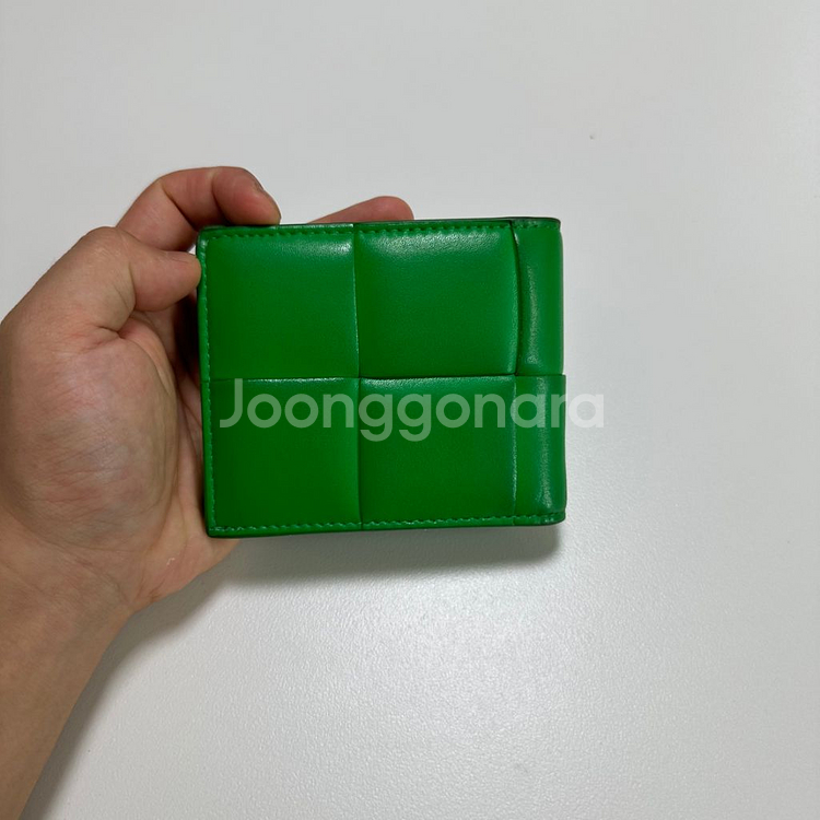 보테가베네타 맥시 반지갑 판매합니다--5