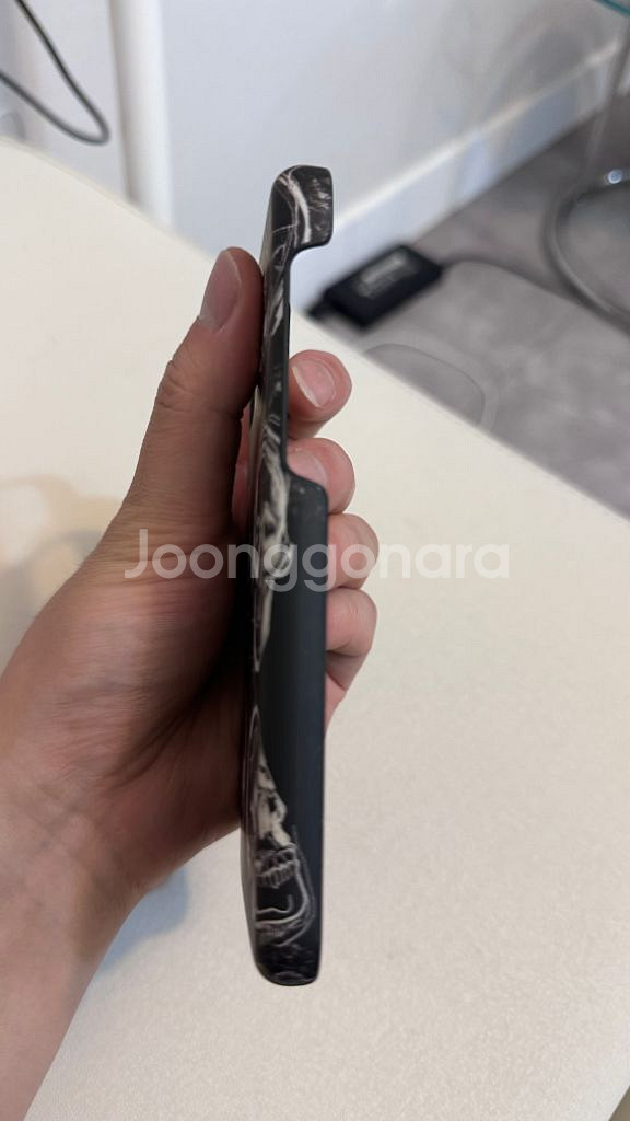 아이폰 11프로 알렉산더 맥퀸 폰케이스 거의새상품--4