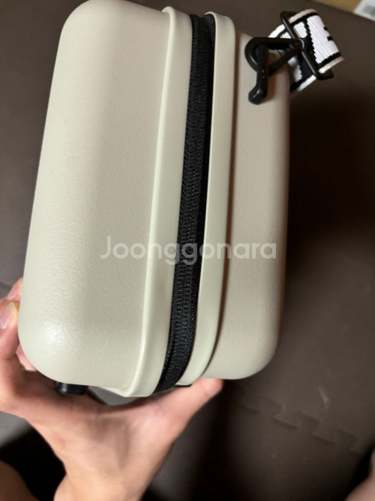 오프화이트 아모레퍼시픽 가방--2