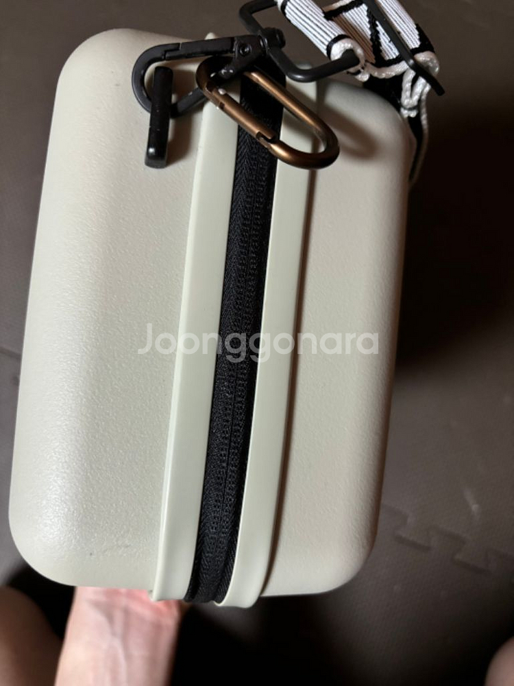 오프화이트 아모레퍼시픽 가방--3