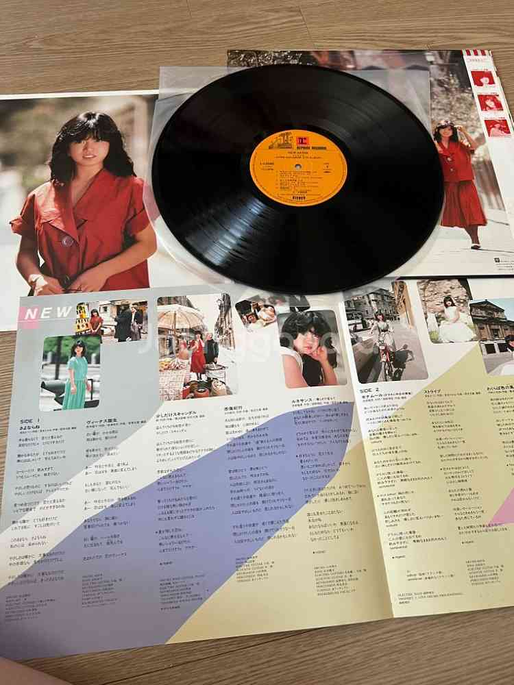 나카모리 아키나의 2집 Variation lp 입니다--4