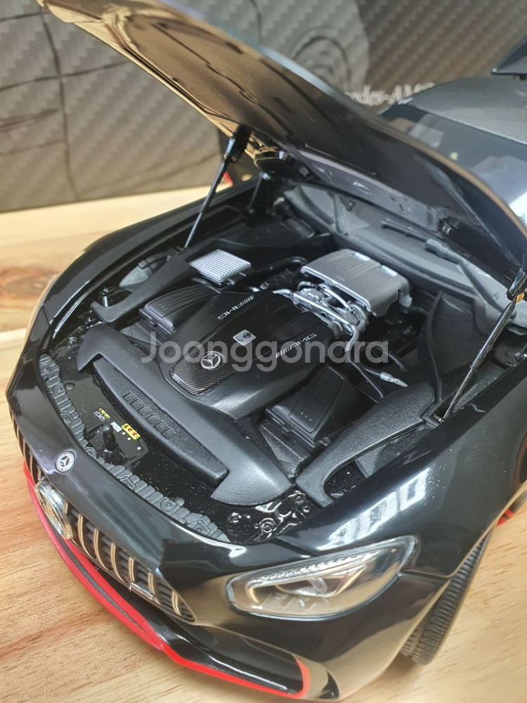얼모스트리얼 amg gtr1:18--5
