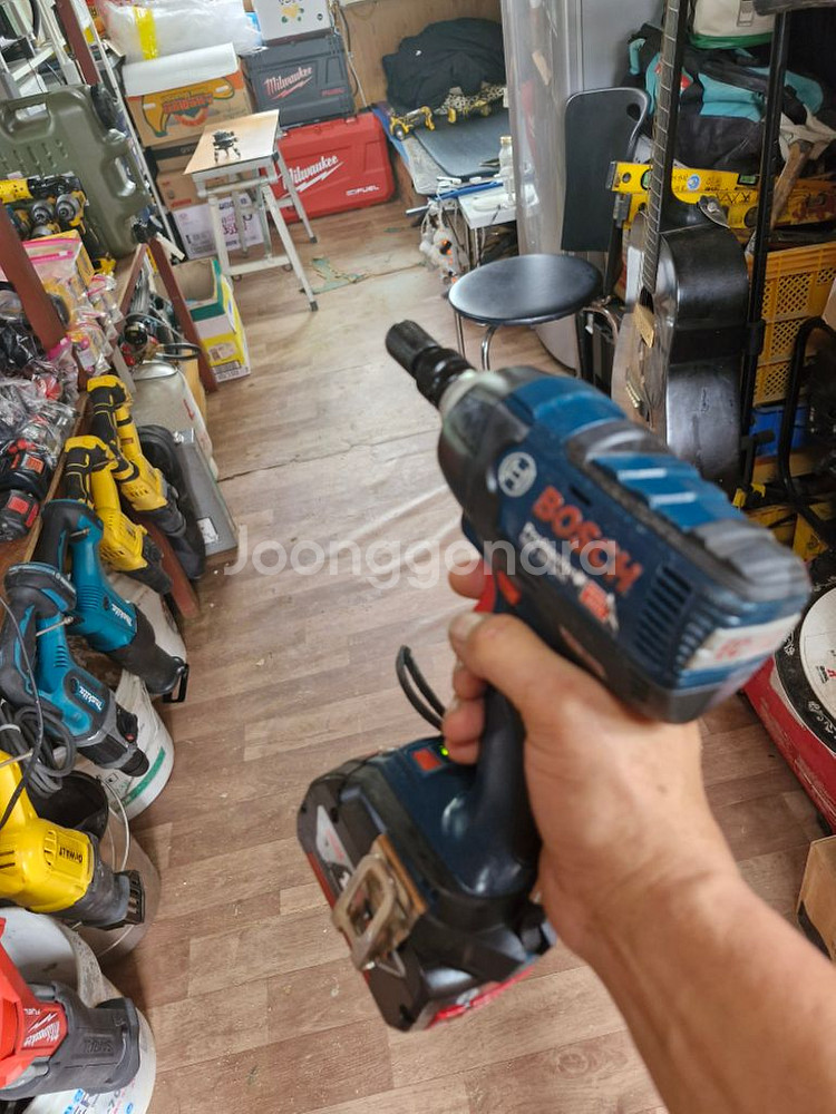 보쉬미드토크임팩렌치 GDS18V300 아시바렌치--9