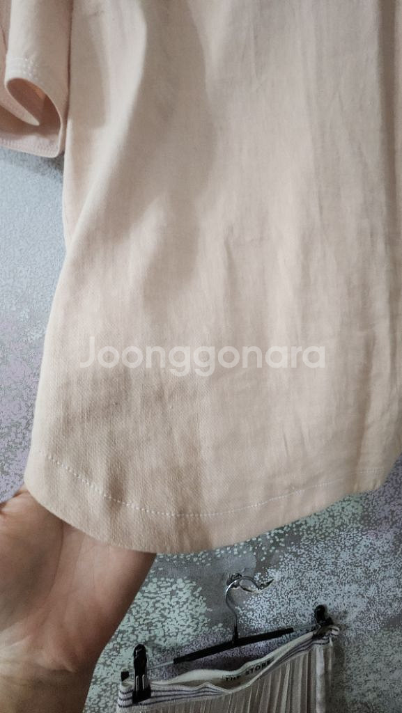 잇 미샤 어깨트임 리본포인트 블라우스--2