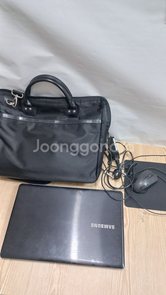 삼성 노트북 i3 8G 15.6인치--2
