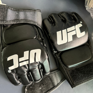 UFC글러브 팝니다