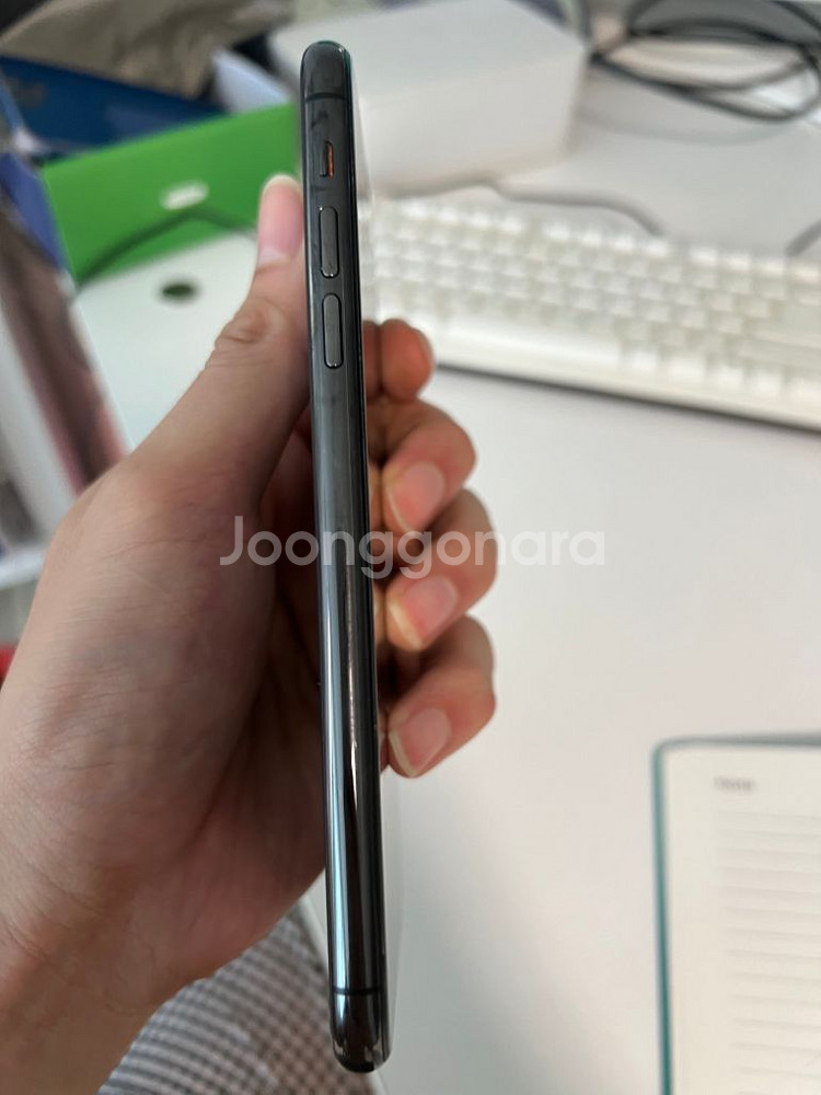 아이폰11 프로맥스 256gb 카키 팝니다 (액정파손)--4