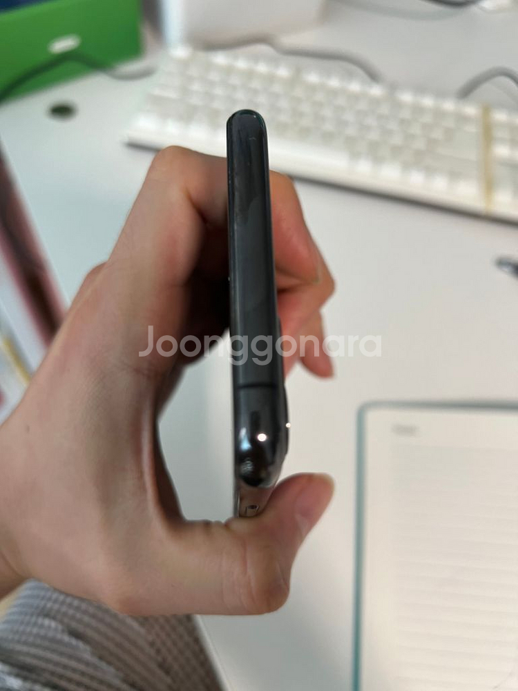 아이폰11 프로맥스 256gb 카키 팝니다 (액정파손)--3