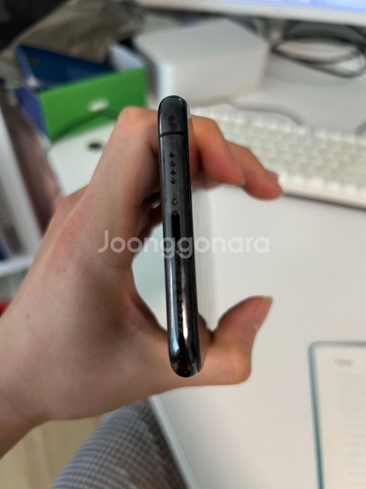 아이폰11 프로맥스 256gb 카키 팝니다 (액정파손)--5