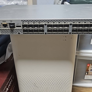 Brocade 300 8G SAN 스위치