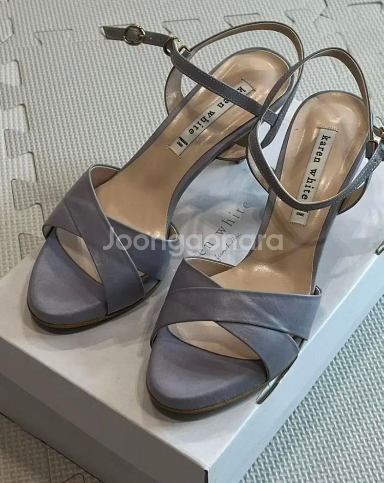 새상품 카렌화이트 양가죽 라벤더 스트랩 오픈토힐 240--3