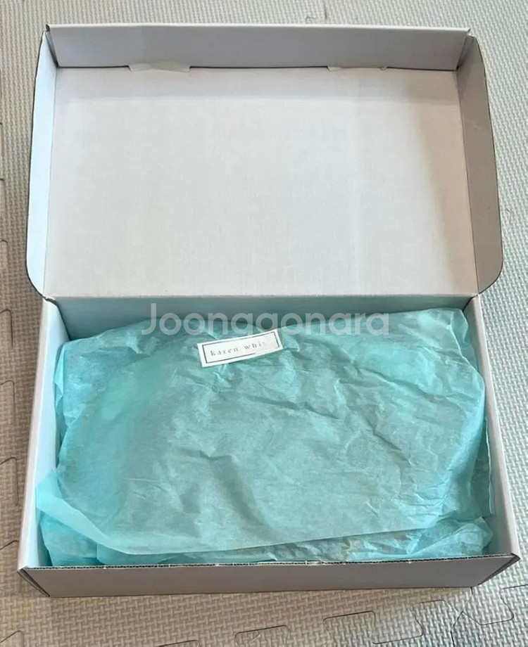 새상품 카렌화이트 양가죽 라벤더 스트랩 오픈토힐 240--7
