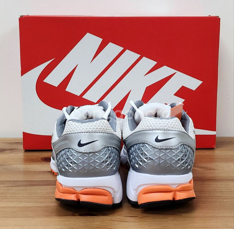 나이키 줌 보메로 5 270--6