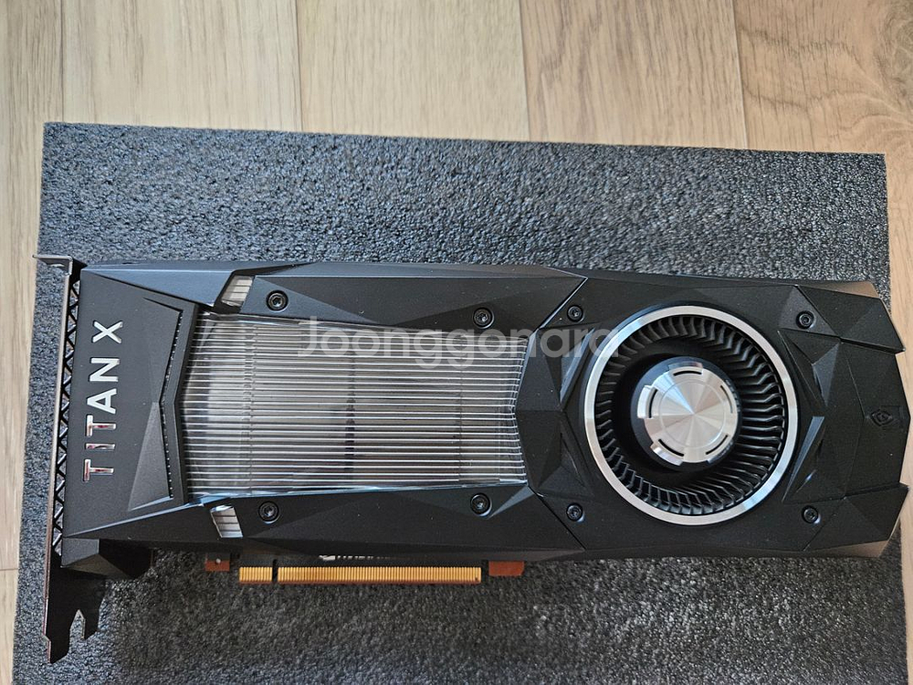 TITAN XP 12GB 팝니다 1080ti 급--2