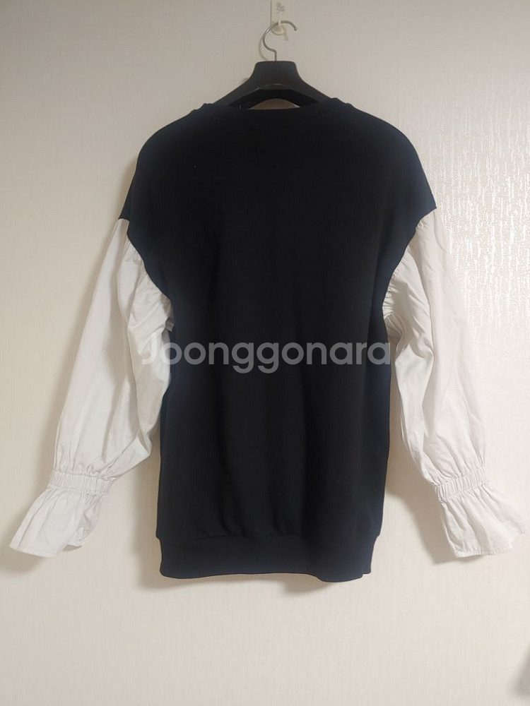 미쏘) S사이즈 긴팔 퍼프 티셔츠--1