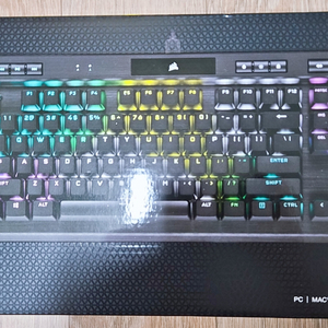 미개봉 커세어 K70 유선 RGB 키보드 팝니다.