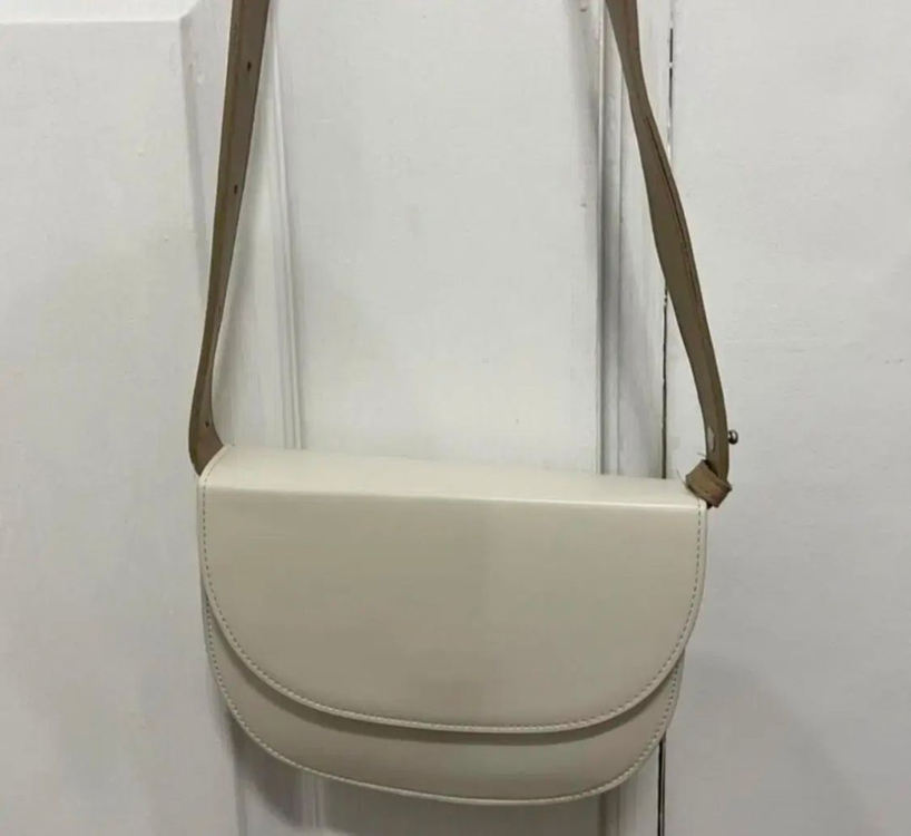 엘바테게브st 미니 반달백 이미지