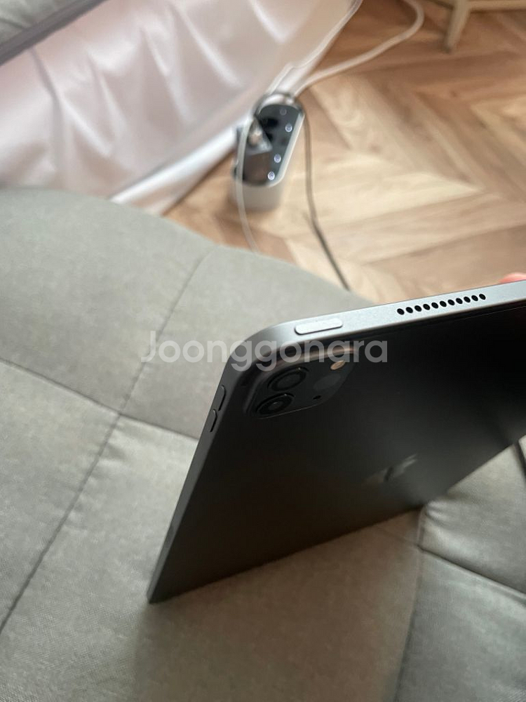 아이패드 프로 12.9 5세대 128GB 북미판+키보드--1