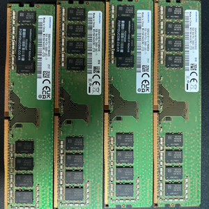 삼성 DDR4 PC-4 2666 8기가 4장