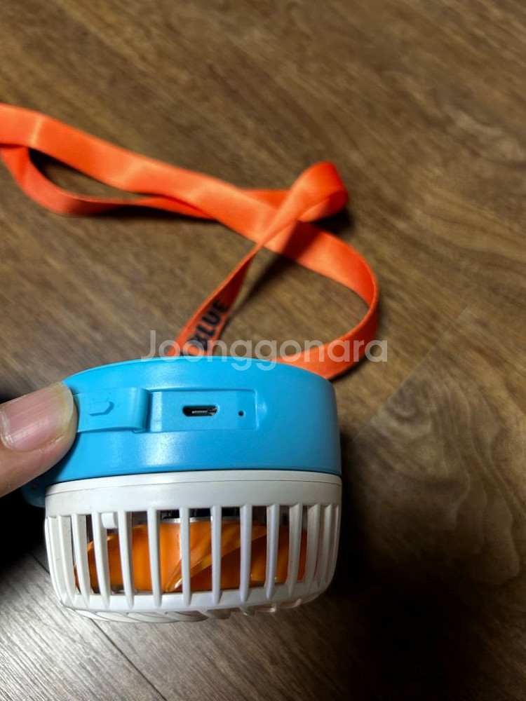 휴대용 목걸이 선풍기 판매합니다.3단계 조절 가능하고--2