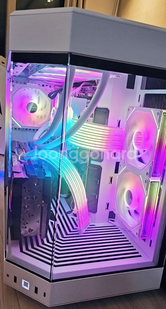라이젠9 7950X3D RTX4090 어항본체 팝니다--1