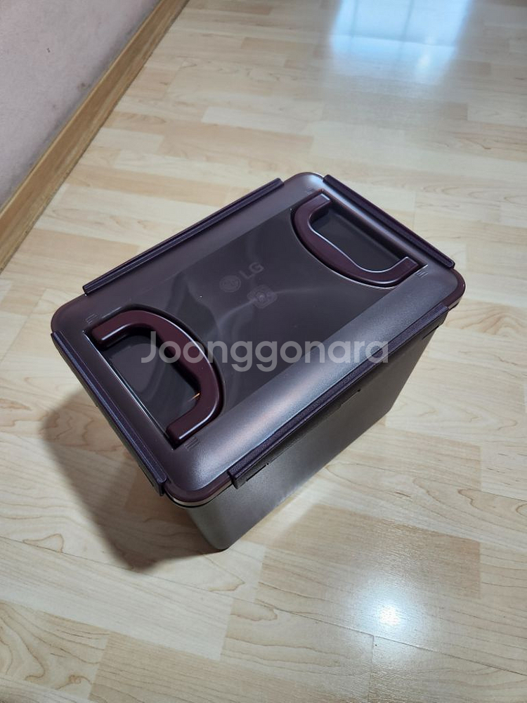 LG전자 디오스 김치냉장고 16.9L김치통 4개 팝니다--2